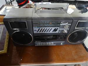 lot 2946 image: Hitachi stereo