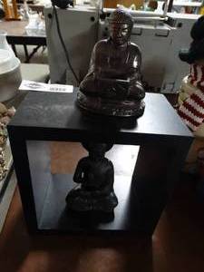lot 2951 image: Decor statues