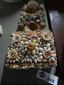 lot 2952 image: Jewelry box w sea shells