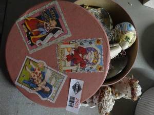 lot 2953 image: Lot of home decor items
