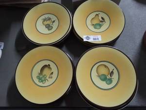 lot 2954 image: Set of decor fruit plates