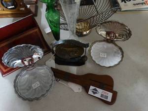 lot 2964 image: Lot of assorted decor items