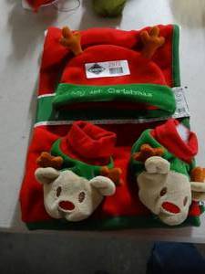 lot 2972 image: Baby gear Christmas blanket cap & bootie set