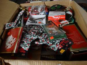 lot 2991 image: Christmas items