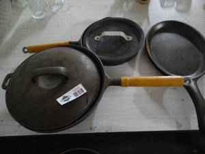 lot 3004 image: Set of potspans