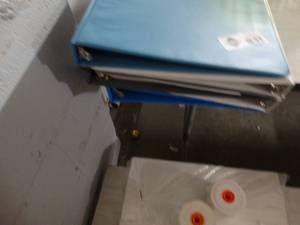 lot 3005 image: Lot of 3 ring binders
