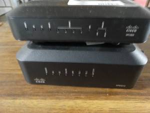 lot 3181 image: Lot of 2 Cisco Routers