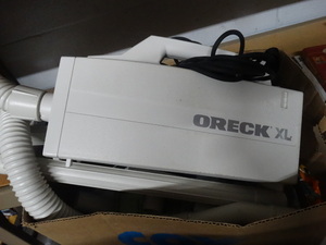 lot 2806 image: Oreck XL vacuum
