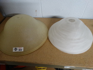lot 2821 image: 3 light fixture globes