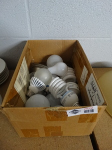 lot 2822 image: Lot of various light bulbs