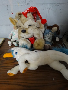 lot 2843 image: Assorted stuffed animals