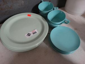 lot 2852 image: Lot of dinnerware