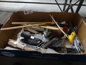 lot 2870 image: Lot of various kitchen utensils