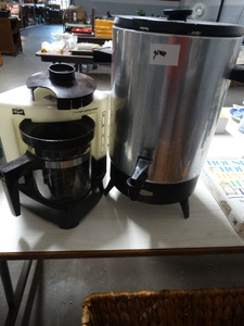 lot 2875 image: Kitchen appliances
