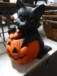 lot 2878 image: Halloween decor