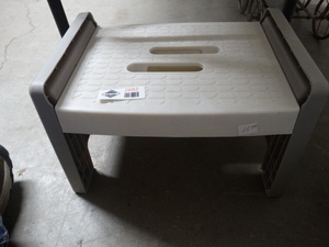 lot 2882 image: Folding step stool