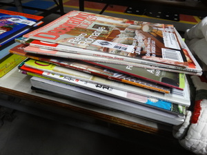 lot 2892 image: Lg assortment of magazines