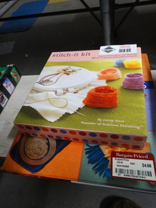 lot 2895 image: Lot of craft items