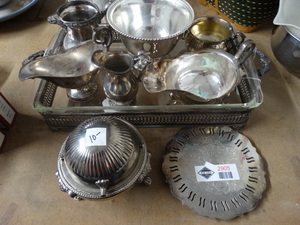 lot 2905 image: Lot of various silver plate decor