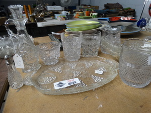 lot 2907 image: Assorted cut glass & crystal