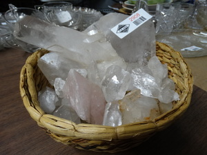 lot 2908 image: Large lot of various crystals