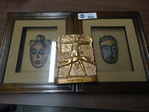 lot 2910 image: Lot of unique wall art