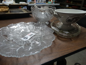 lot 2913 image: Cut glass & crystal decor