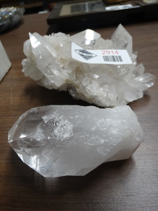 lot 2914 image: Natural crystal clusters