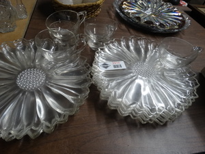 lot 2916 image: Decor platters & plates