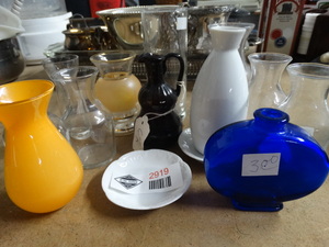 lot 2919 image: Decor pots pitchers & misc.