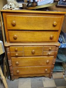 lot 6267 image: Virginia House 5 Drawer Dresser