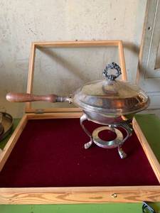 lot 6272 image: Vintage Round Guild raft Silverplate Chafing Dish