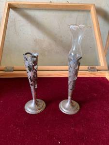 lot 6275 image: Pair of Bud Vases Made in Mexico