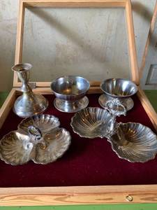 lot 6279 image: Lot of Silverplate Candy Dishes