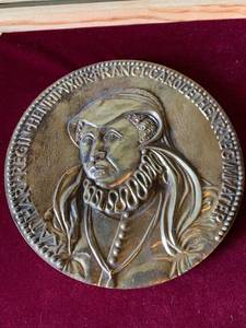 lot 6280 image: Vintage Catherine of Medici Wall Plaque
