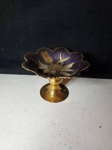 lot 6298 image: Brass Floral Dish on Stand