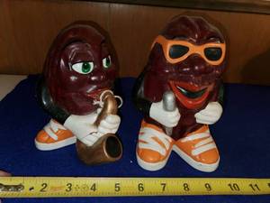 lot 6301 image: Lot of 2 Hollow California Raisins