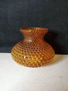 lot 6355 image: Auburn Hobnail Glass Oil Lamp Shade