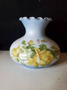 lot 6361 image: Painted Glass Oil Lamp Shade.With Yellow Flower