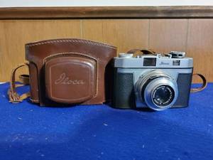 lot 6387 image: Vintage Iloca Rapid-B Film Camera 12.8 50mm lens