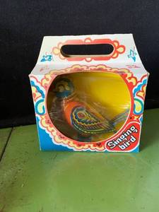 lot 6411 image: Vintage Tin Singing Bird Made in Russia