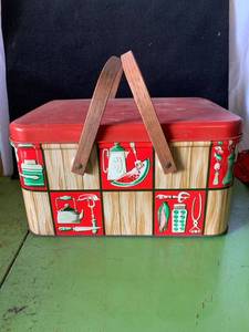 lot 6417 image: Vintage Decoware Metal Picnic Basket