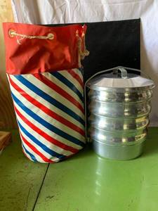 lot 6419 image: Vintage Regal Ware Stacking Aluminum Pans