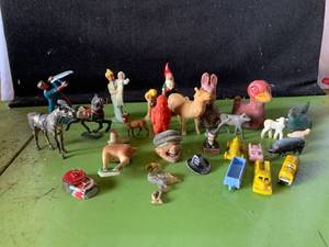 lot 6420 image: Lot of Vintage Toys Some Lead Some Plastic