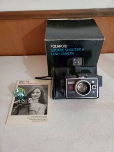 lot 6426 image: Polarid Square Shooter 4 Land Camera