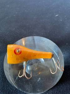 lot 6438 image: Vintage Yellow Wood Fishing Lure Unmarked