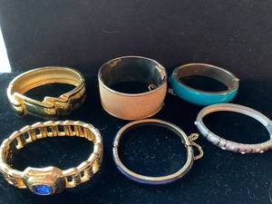 lot 7698 image: Lot of Hinged Bracelets