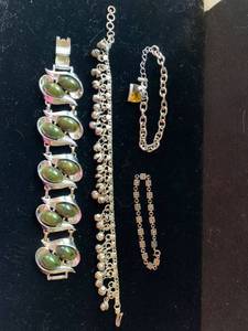 lot 7701 image: Lot of 4 Vintage Bracelets