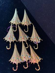 lot 7709 image: Lot of 8 Umbrella Pins