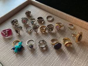 lot 7716 image: Large Lot of Costume Rings